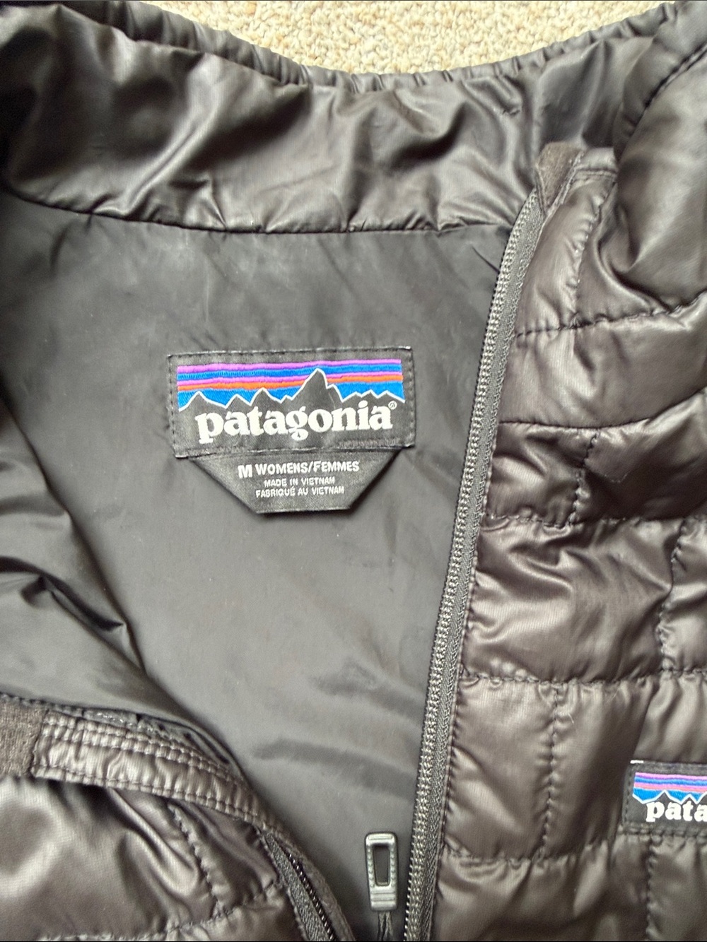 Patagonia Women’s Black Quilted Nano puff - Picture 3 of 9
